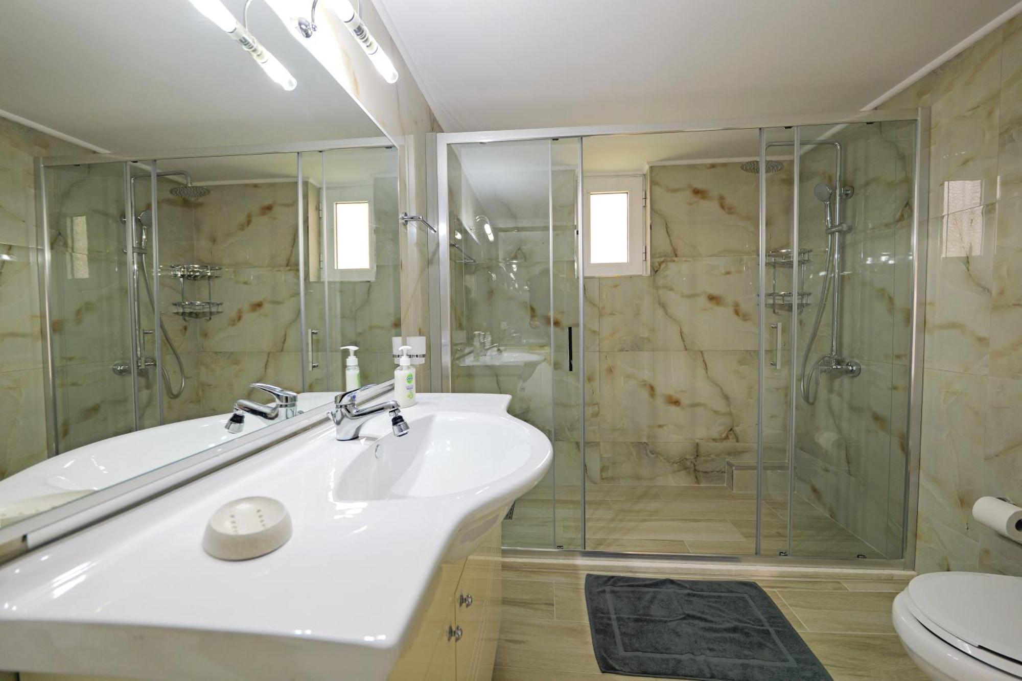 Villa Vrion Sarandë エクステリア 写真